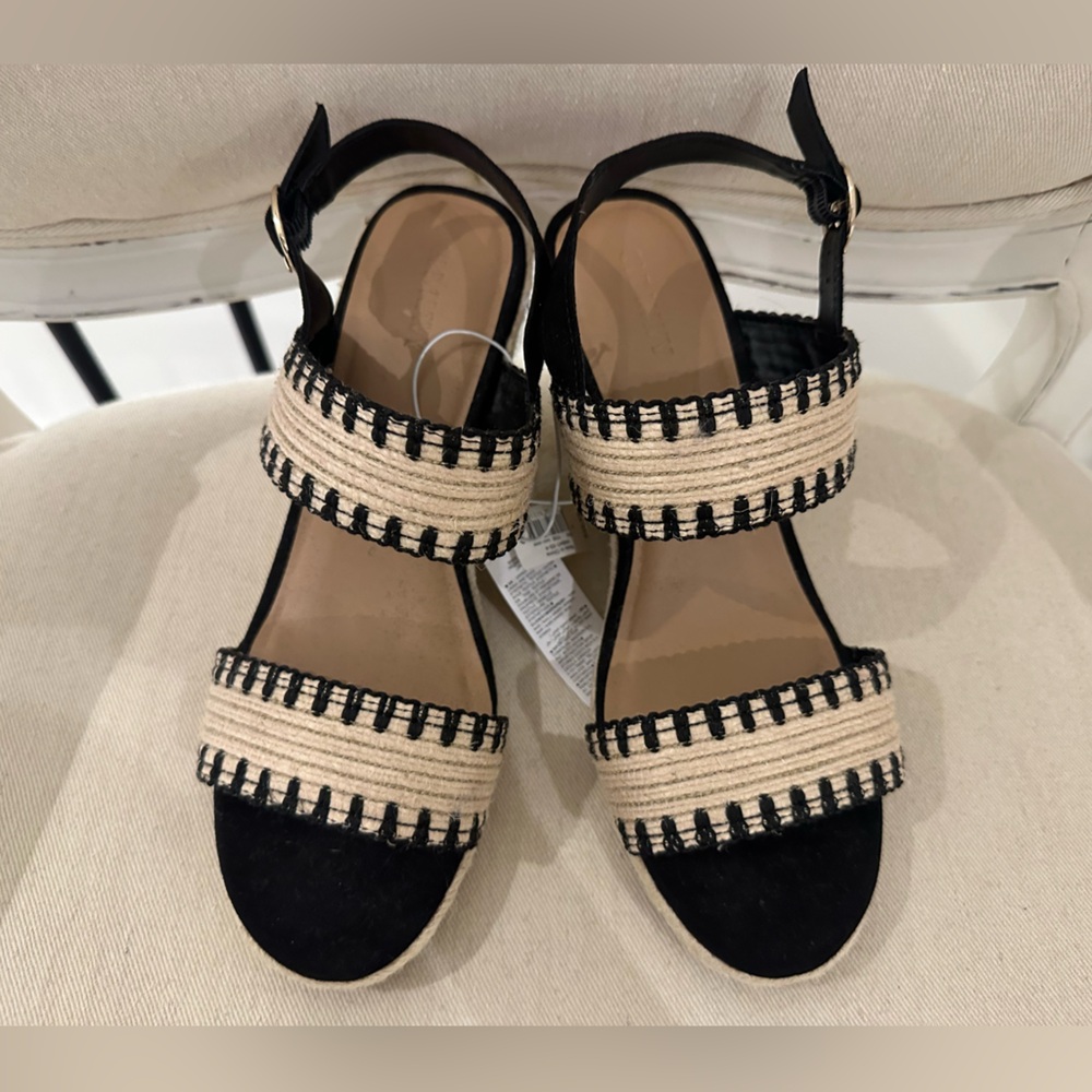 NWT Size 8 Stylish Black and Tan Wedge Raffia espadrille Sandals Shoes